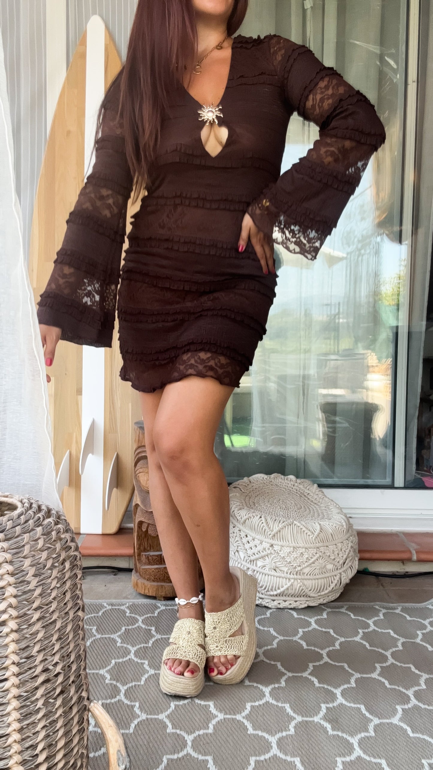 Robe en Dentelle Chocolat et Broche Soleil - Sunset Bloom