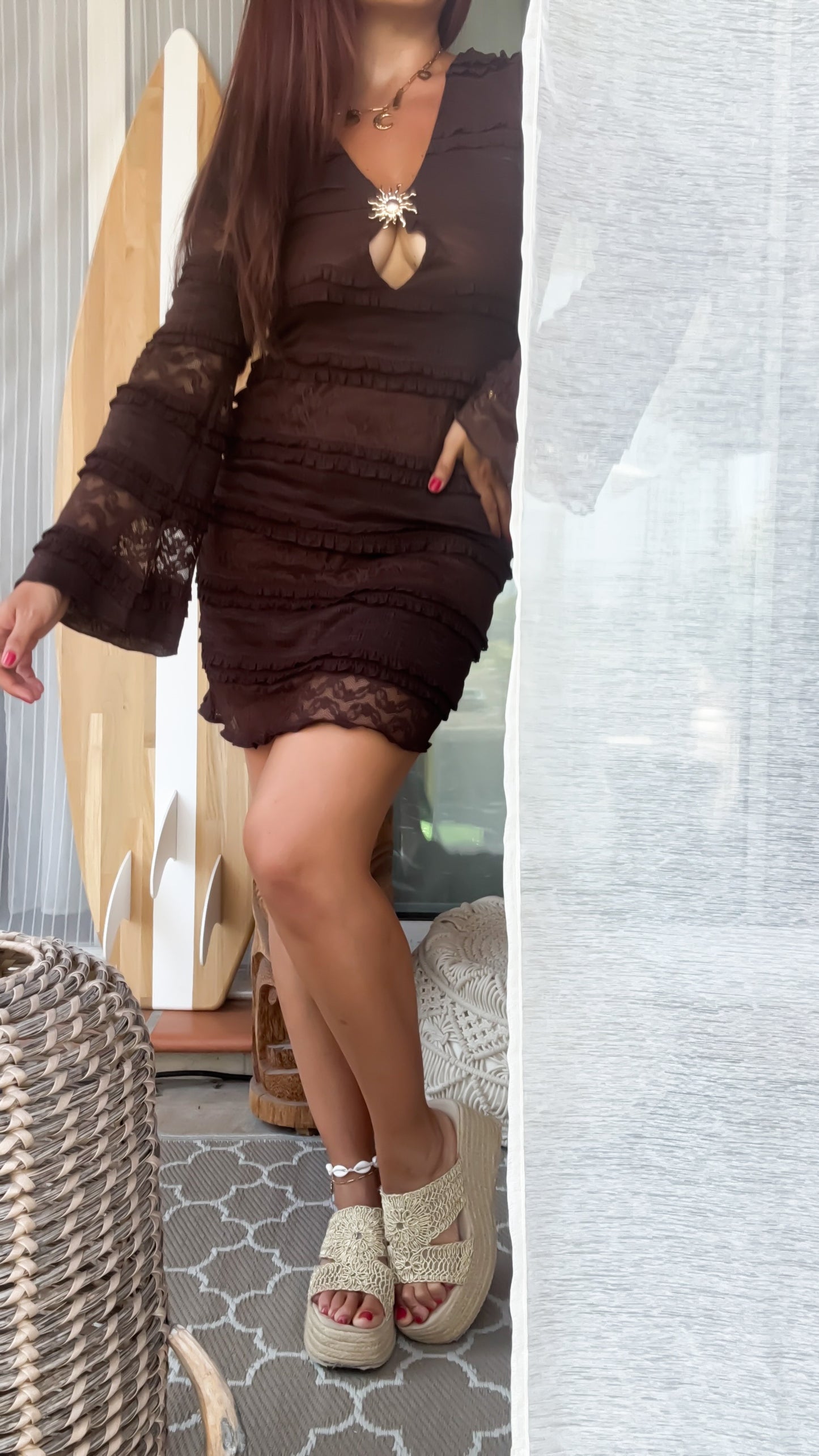 Robe en Dentelle Chocolat et Broche Soleil - Sunset Bloom