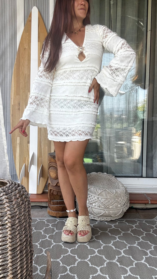 Robe en Dentelle Blanche et Broche Soleil - Solar Bloom